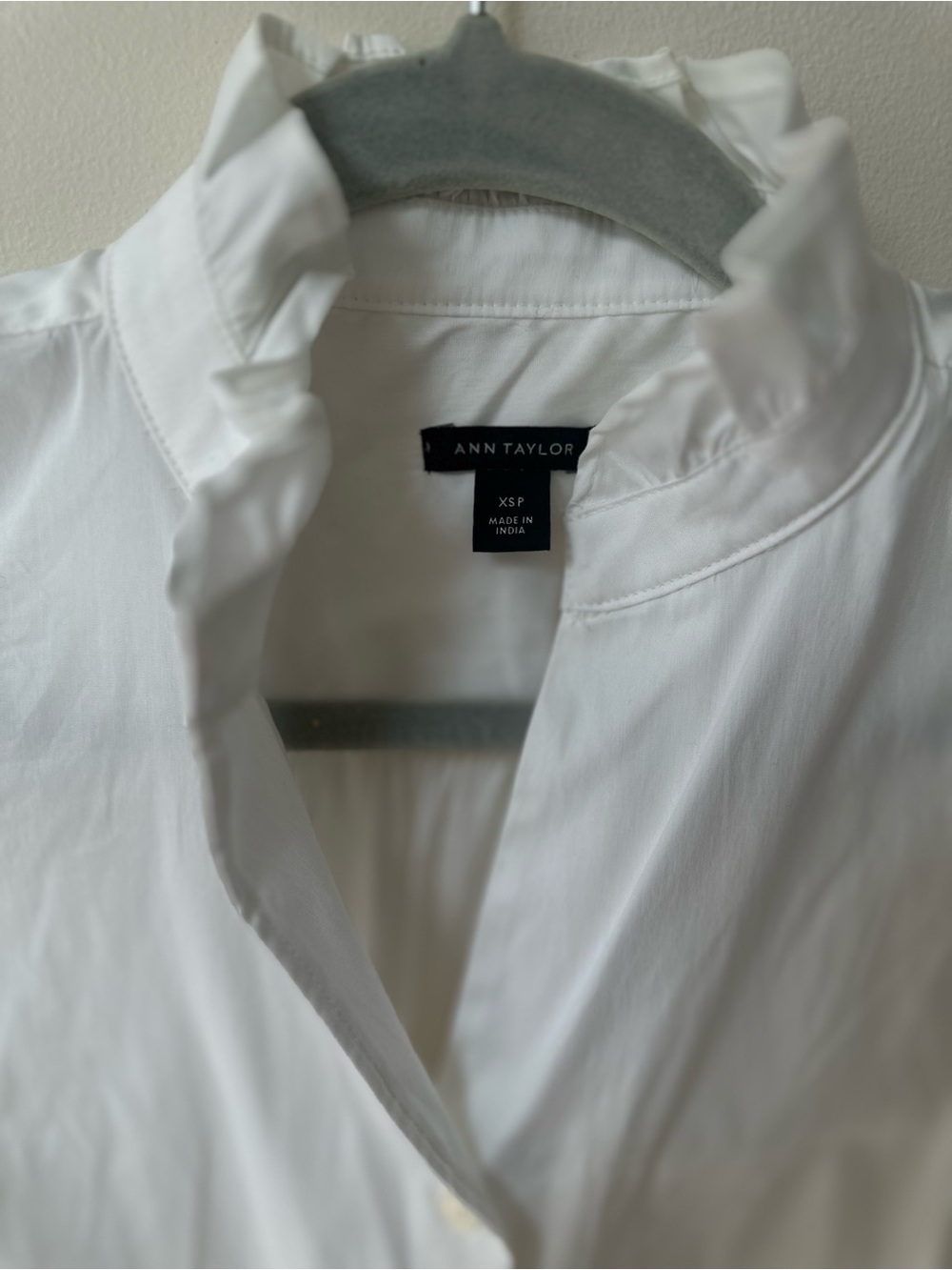 Ann Taylor Women's White Ruffle Collar Button-Down Blouse size XS petite - Picture 3 of 5